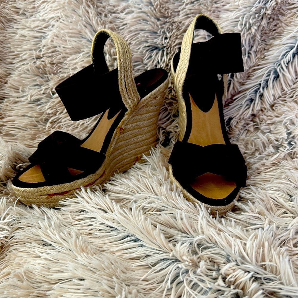 Brown canvas peep toe espadrille wedge sandals with elastic strap around ankle.